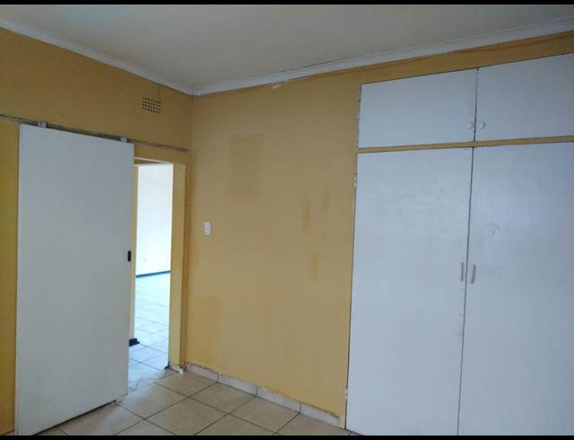 2 BEDROOM APARTMENT FOR SALE IN RUSTENBURG CENTRAL